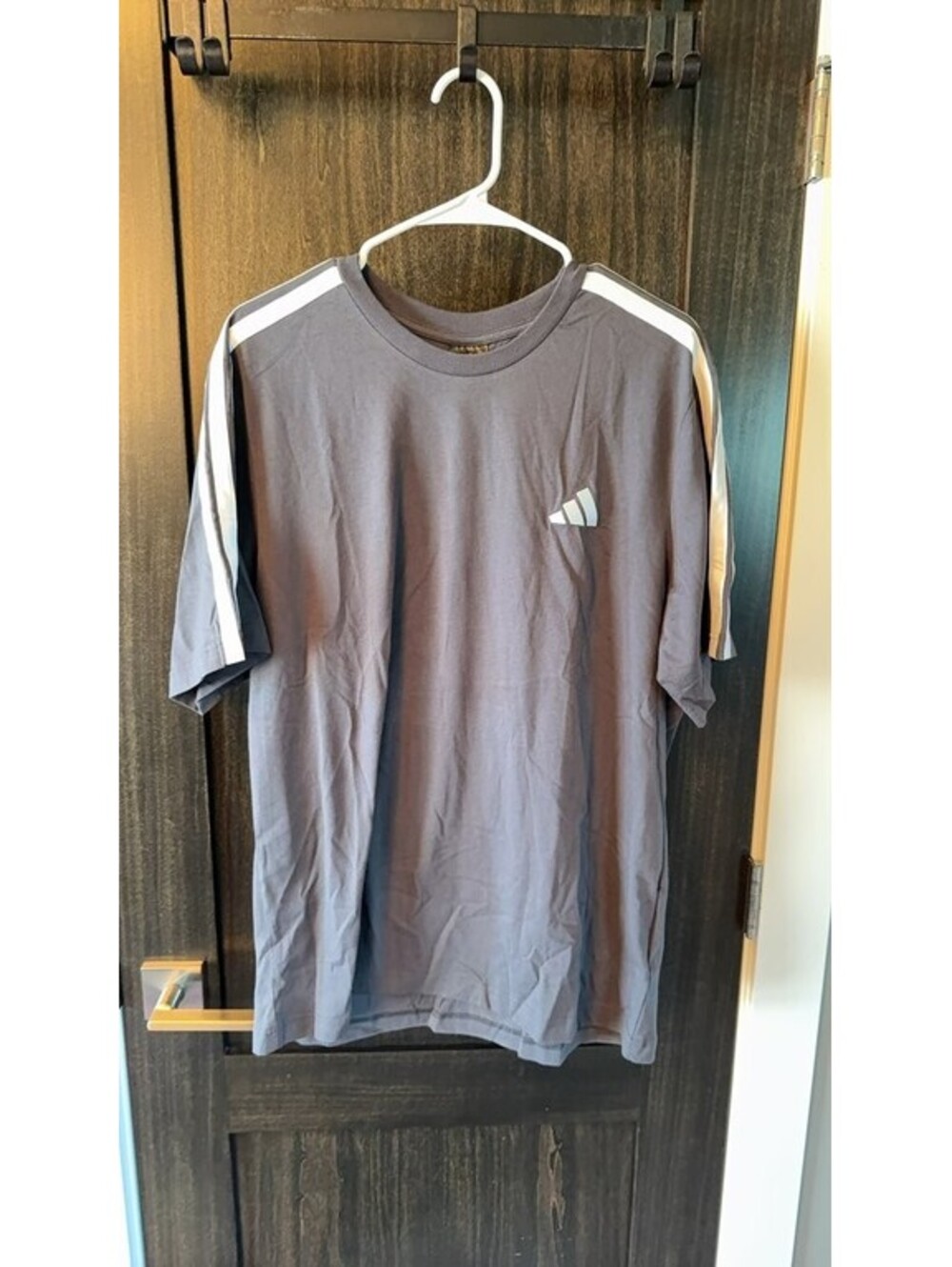 Men's Athletic T-Shirt with Striped Sleeves 0156